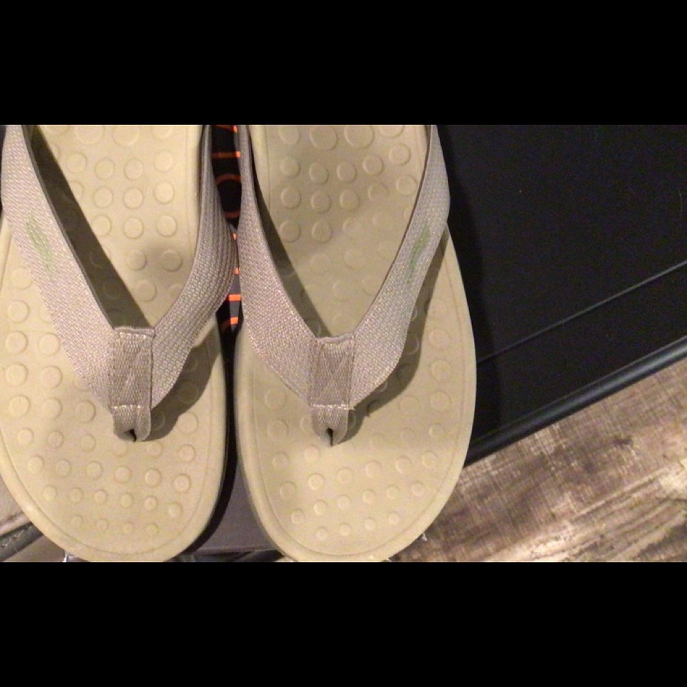 Women’s Vionic sandals size 7